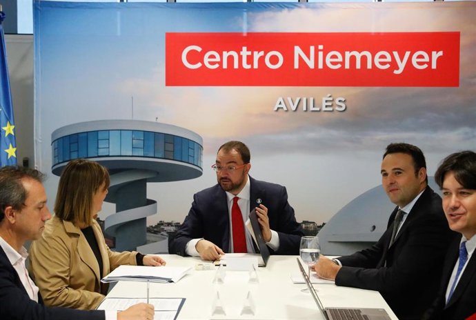 El presidente del Gobierno preside el Consejo de Gobierno reunido en Avilés.