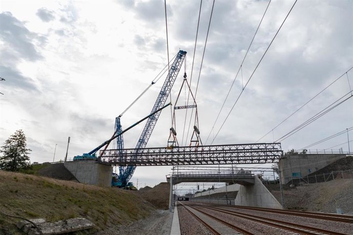 Retirada del puente de 150 toneladas en Akarp, Suecia