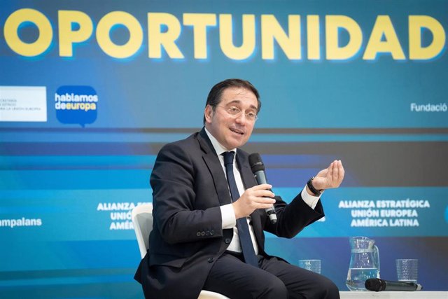 El ministro de Exteriores, José Manuel Albares, en unas jornadas del PSC sobre la UE y Latinoamérica