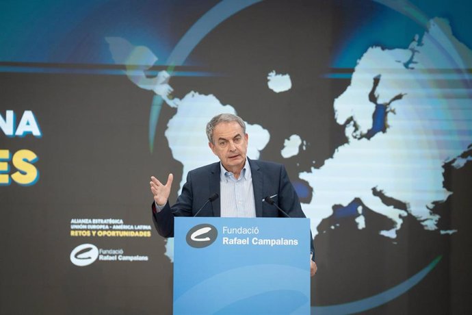 El expresidente del Gobierno José Luis Rodríguez Zapatero interviene durante la inauguración del seminario del PSC 'Alianza estratégica UE: retos y oportunidades', en la sede del PSC, a 27 de octubre de 2023, en Barcelona, Catalunya (España).  Durante e