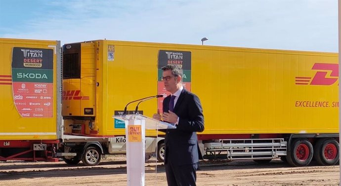 El ministro Félix Bolaños durante el acto de inicio de las obras del 'hub' internacional de DHL Express en Sant Boi (Barcelona)