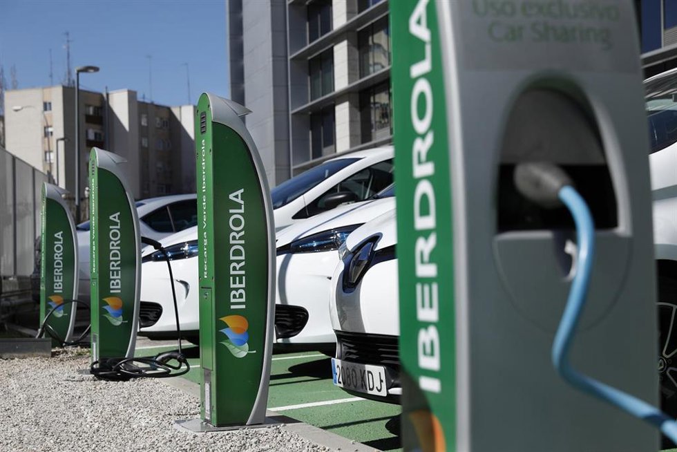 Archivo - Puntos de recarga de vehículos eléctricos de Iberdrola
