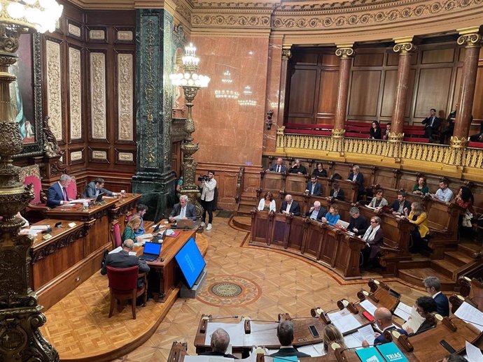 Sesión plenaria del Ayuntamiento de Barcelona este viernes 27 de octubre de 2023.