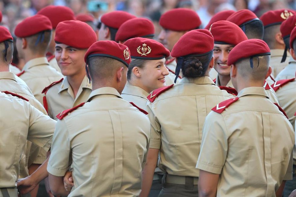 La princesa Leonor participa en la ofrenda de cadetes a la Virgen del Pilar en la basílica de la patrona de la Hispanidad en la Academia General Militar de Zaragoza, a 06 de Octubre de 2023, en Zaragoza (España).
