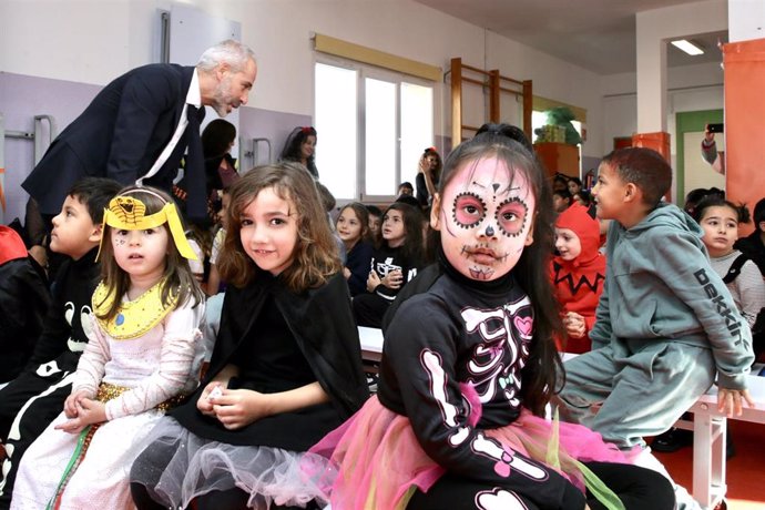 El consejero de Educación, Sergio Silva, visita el CEIP Quinta Porrúa de Santander