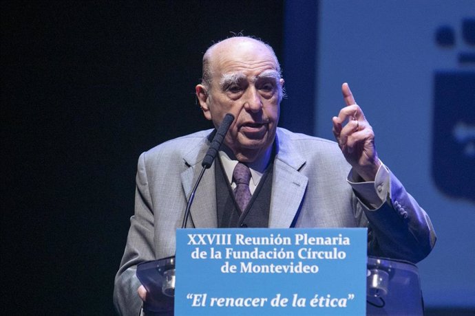El presidente de la Fundación Círculo de Montevideo, Julio María Sanguinetti, participa en la XXVIII Reunión Plenaria de la Fundación Círculo de Montevideo, en el Centro Internacional Óscar Niemeyer de Avilés, a 26 de octubre de 2023, en Avilés, Asturia