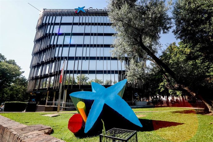 Archivo - Sede de Caixabank en Madrid.