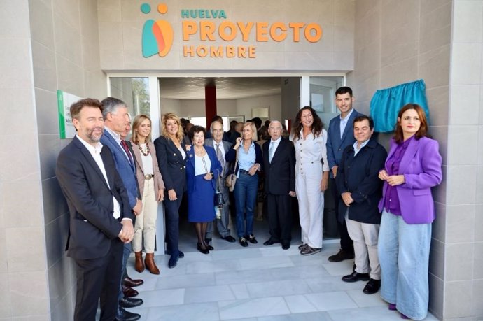 Inauguración del nuevo centro de tratamiento ambulatorio de Proyecto Hombre en Huelva.