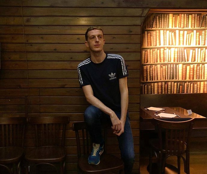 Édouard Louis en rueda de prensa este viernes en la librería Laie de Barcelona