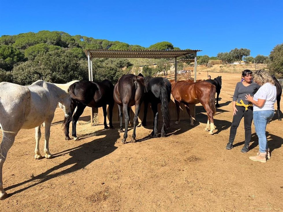 La directora de Agricultura y Ganadería de la Generalitat, Elisenda Guillaumes, y la responsable del centro, Rosa Llistar