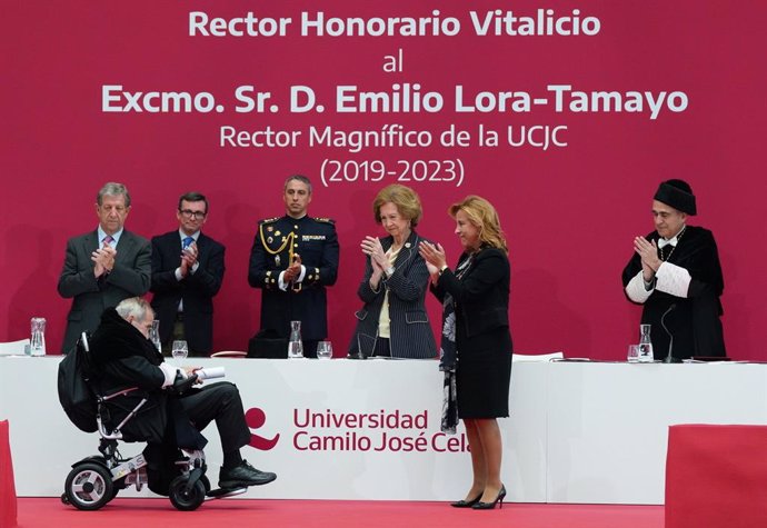 La Reina Sofía traslada su "más sincera enhorabuena" a Lora-Tamayo, nombrado rector honorario vitalicio de la UCJC