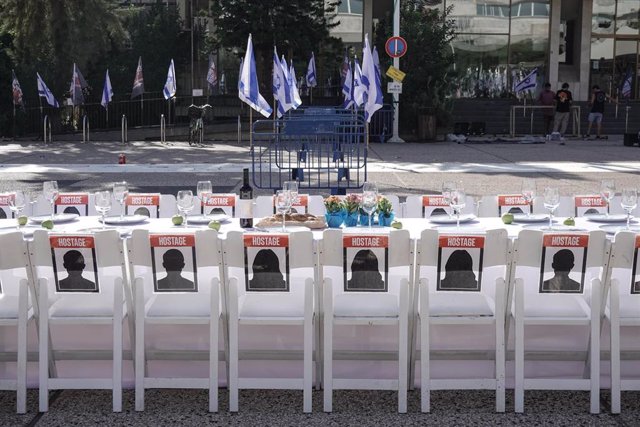 Ceremonia de homenaje a los regenes secuestrados por Hamás en Tel Aviv