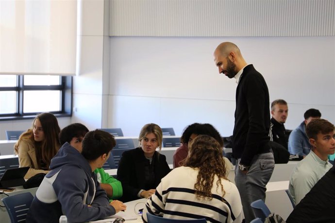 Alumnos de Loyola participantes en la Semana del Emprendimiento.