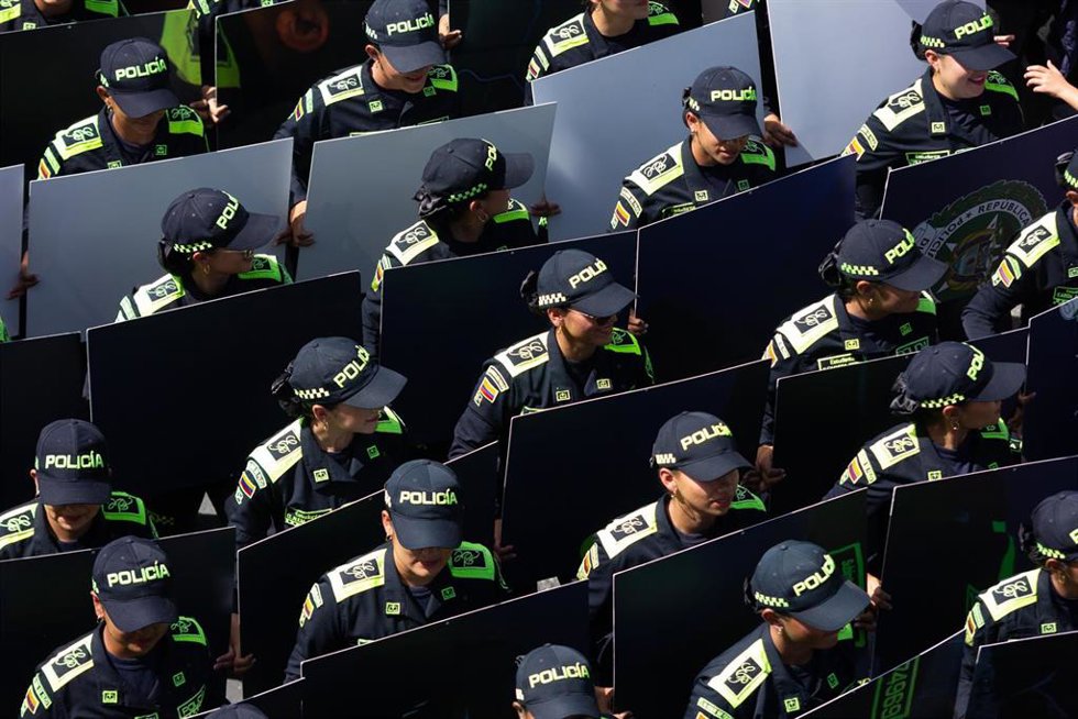 Archivo - July 20, 2023, Bogota, Cundinamarca, Colombia: Colombian police female ensigns take part during the military parade for the 213 years of Colombia's independence, in Bogota, July 20, 2023.