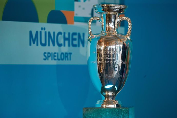 Archivo - 12 June 2019, Rhineland-Palatinate, Mainz: A general view of the European Cup during an event marking one year before the opening match of the UEFA Euro 2020. The tournament will be played in twelve countries, and a total of four matches will 