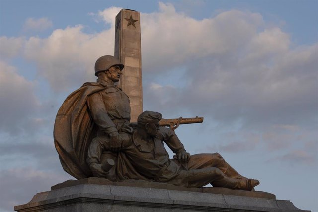 Archivo - Memorial soviético en Varsovia, Polonia.