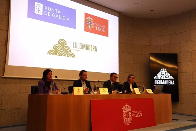 El conselleiro de Medio Rural, José González, participa en la clausura de la Asamblea General Extraordinaria Lugo Madera.