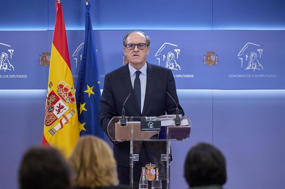 El Defensor del Pueblo, Ángel Gabilondo, ofrece una rueda de prensa tras el acto de presentación del informe del Defensor del Pueblo sobre denuncias por abusos sexuales en el ámbito de la Iglesia católica y el papel de los poderes públicos, en el Congre