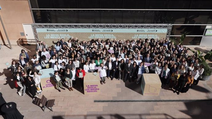 Foto de grup de la formació sobre productes menstruals del Govern