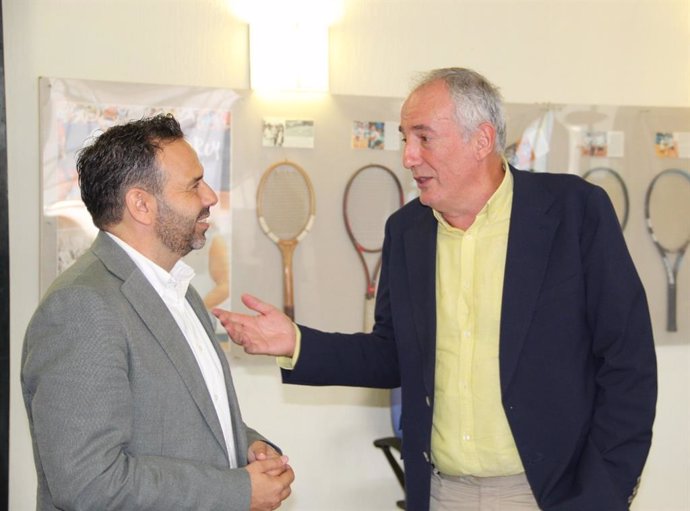 El diputado provincial de Vox en Huelva, Miguel Ángel Sánchez, en el Real Club Recreativo de Tenis de Huelva.