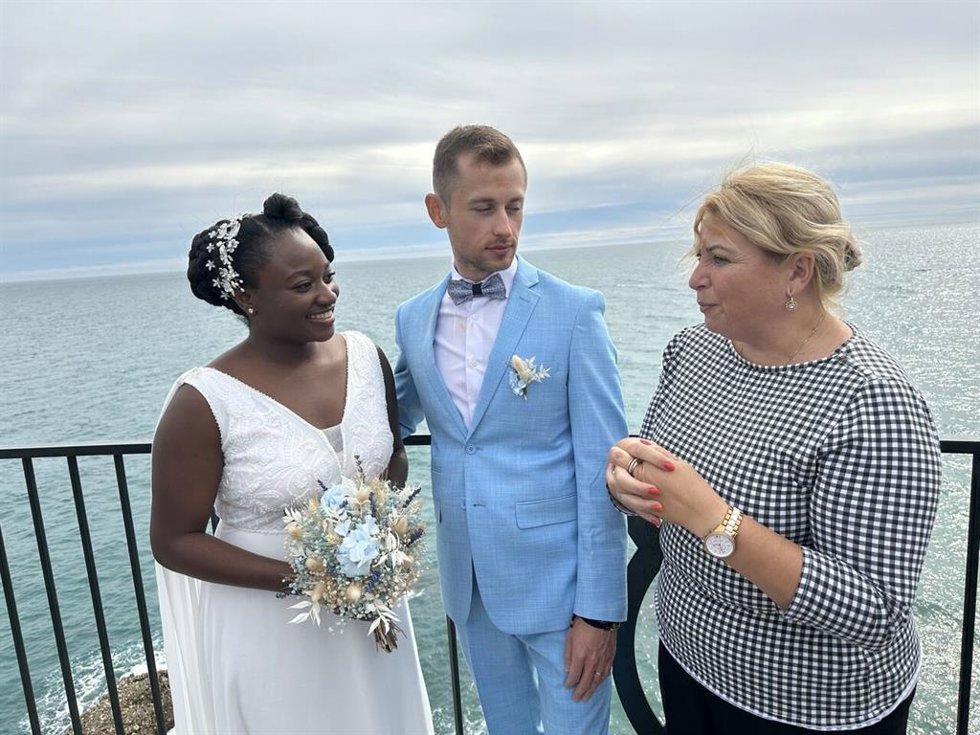 Desde enero hasta la fecha, en Nerja se han celebrado 91 bodas, tanto religiosas como civiles. En 51 de ellos los contrayentes han sido españoles y en 40, extranjeros.