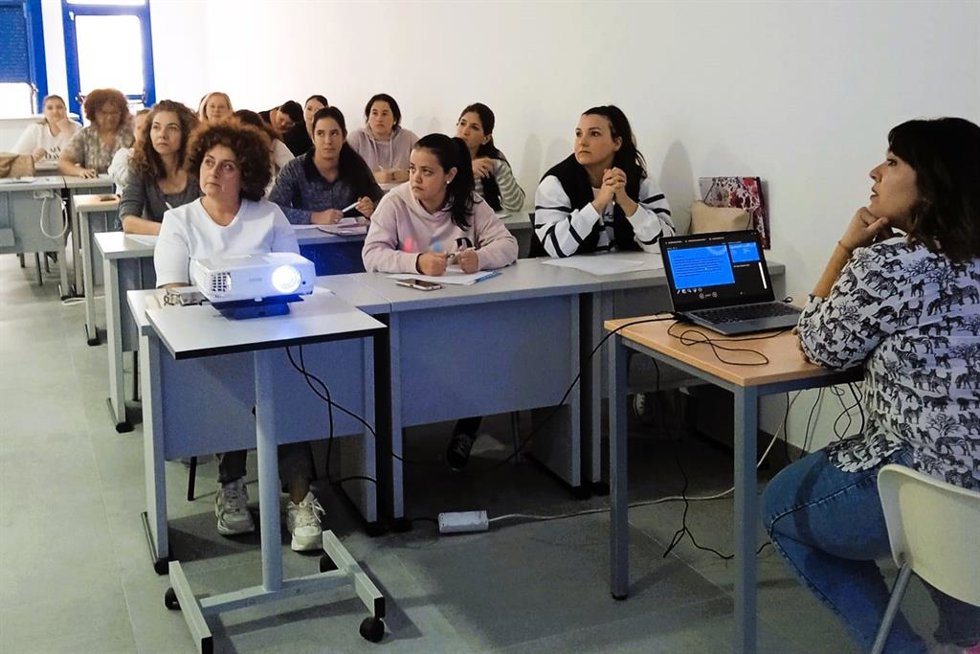 Mujeres participantes en una actividad de CIC Batá.