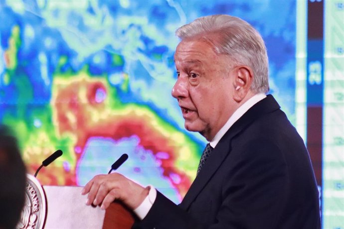 El presidente de México, Andrés Manuel López Obrador, en una rueda de prensa sobre el huracán 'Otis'