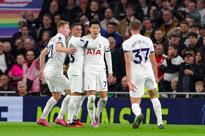 Heung-Min Son (7) of Tottenham Hotspur scores a goal and celebrates 1-0 with Dejan Kulusevski, Pedro Porro, Micky van de Ven during the English championship Premier League football match between Tottenham Hotspur and Fulham on 23 October 2023 at Tottenh