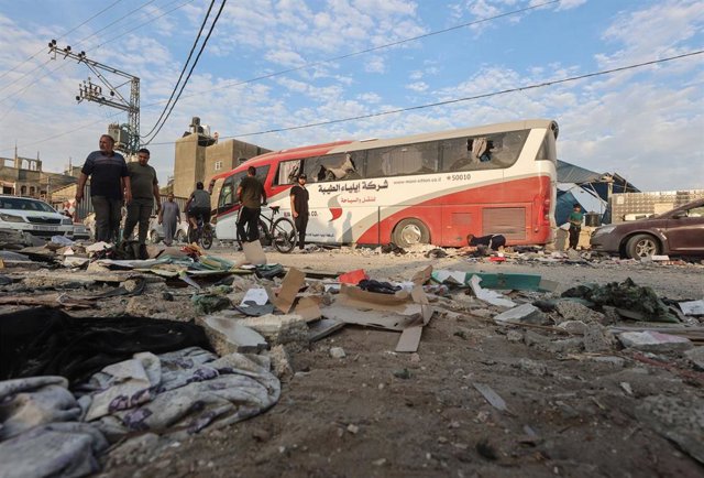 Archivo - Destrucción causada por misiles de Israel en la Franja de Gaza