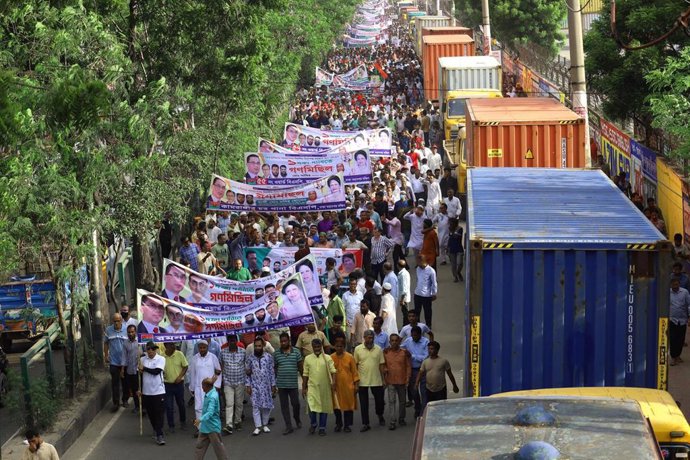 Archivo - Partidarios del BNP marchan por las calles de Bangladesh 