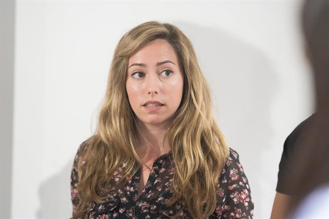 La secretaria de Acción Institucional de Podemos, María Teresa Pérez, ofrece una rueda de prensa, en la sede de Podemos, a 16 de octubre de 2023, en Madrid (España). 