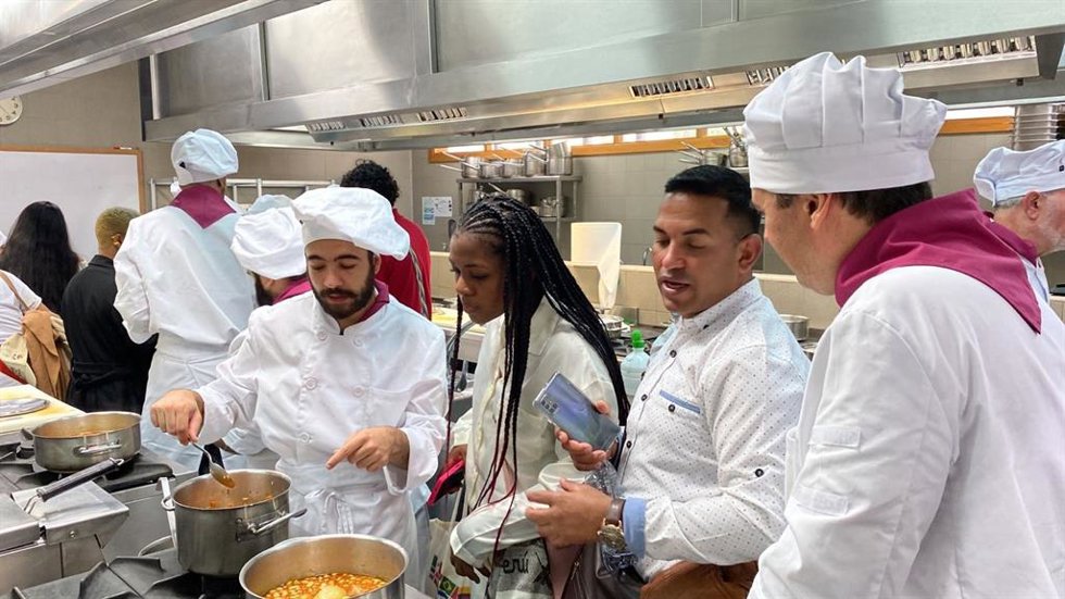 Cooperación Española en Colombia visita la Escuela de Hostelería.