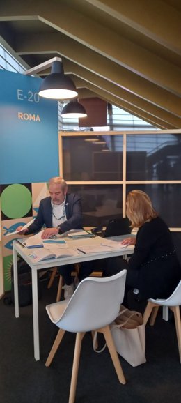 Una de las reuniones mantenidas por la delegación de la Región en la Convención de Turespaña celebrada en San Sebastián.