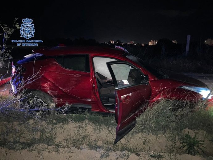 Vehículo con el que los detenidos intentaron arrollar a un agente