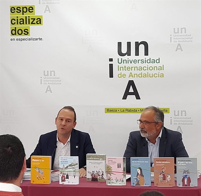 El rector de la UNIA presenta dos publicaciones en la Feria del Libro.