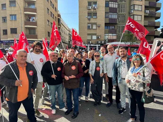 Representantes del sindicato UGT que han participado en la Marea Blanca de Sevilla.