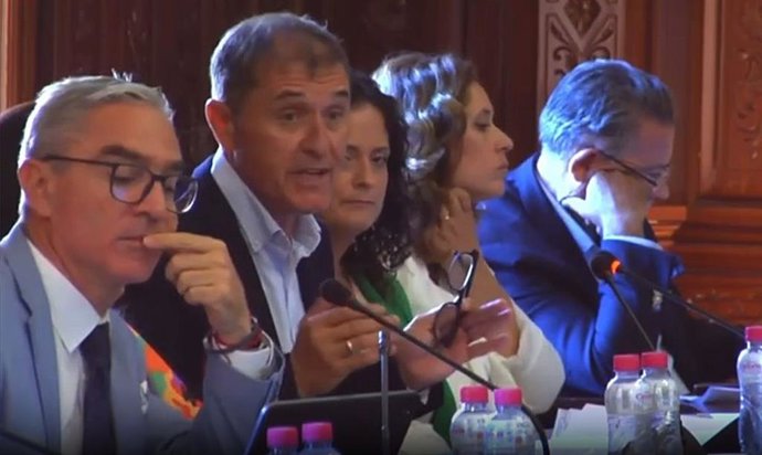 El diputado del PP por el partido judicial de Villacarrillo, Nicolás Grimaldos, durante una intervención.