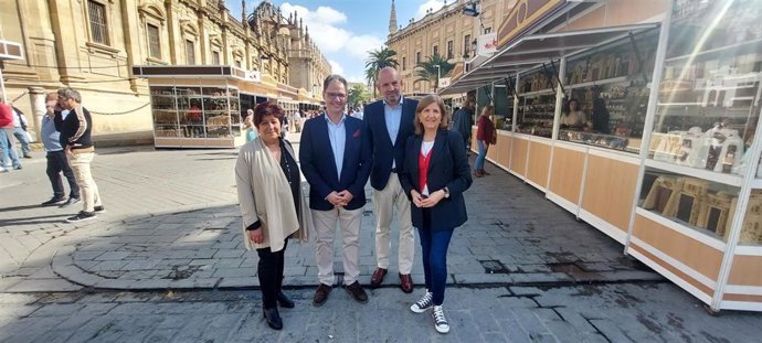 Manuel Alés y Amidea Navarro, en la inauguración de la Feria del Belén.