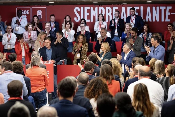 El candidato socialista a la Xunta de Galicia, José Ramón Gómez Besteiro, interviene en el Comité Federal del PSOE celebrado en su sede de Ferraz este sábado. En Madrid.