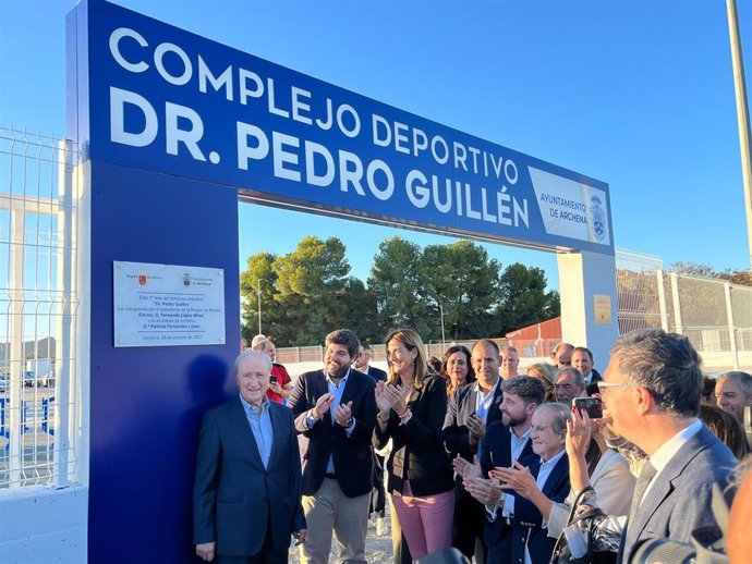 El presidente de la Región de Murcia, Fernando López Miras, inauguró hoy el nuevo complejo deportivo 'Doctor Pedro Guillén', en la pedanía archenera de La Algaida.