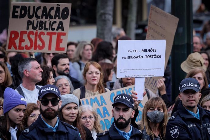Archivo - Manifestación por la educación pública en Portugal
