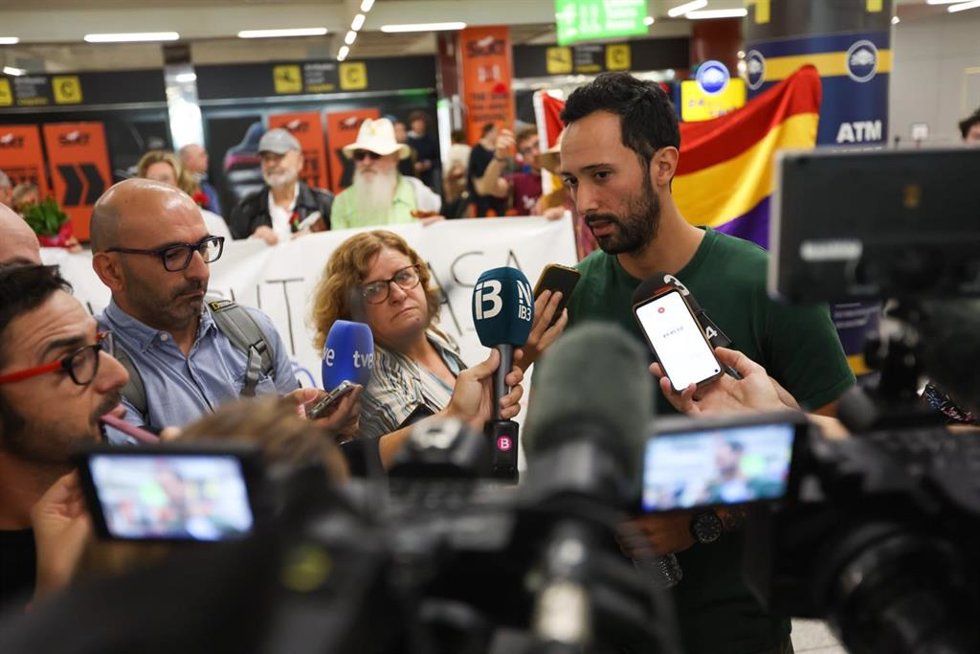 El rapero mallorquín Valtnyc atiende a los medios de comunicación