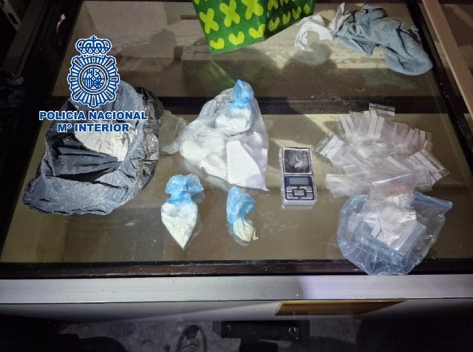 Tres detenidos tras hallar un laboratorio de cocaína en el interior de un establecimiento en Benidorm