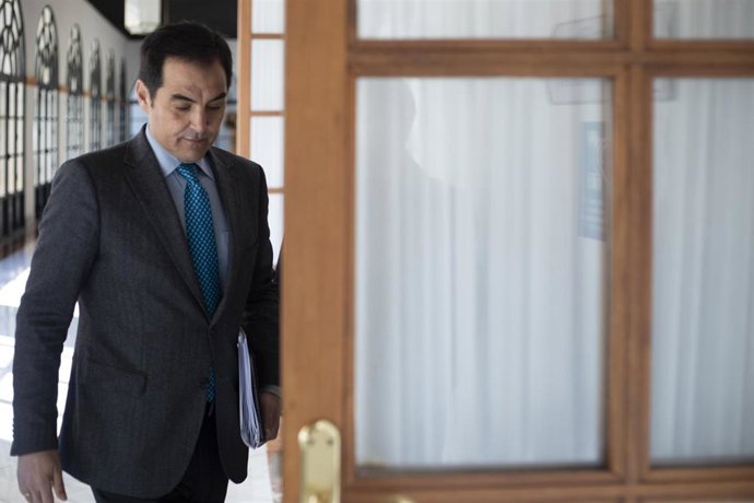 Archivo - El consejero de Justicia, José Antonio Nieto, en una imagen de archivo antes de una comparecencia en comisión parlamentaria.