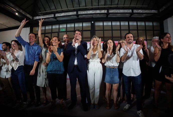 Archivo - La líder de Sumar, Yolanda Díaz, saluda a los simpatizantes del partido tras conocer los resultados de la jornada electoral de los comicios generales, en Espacio Larra, a 23 de julio de 2023, en Madrid (España). 