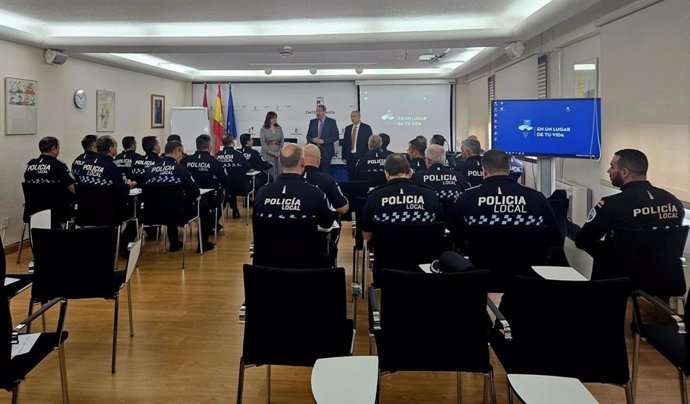 Jefes y mandos de la Policía Local de C-LM se forman en la nueva Ley de Bienestar Animal en la Escuela de Protección Ciudadana de Castilla-La Mancha.