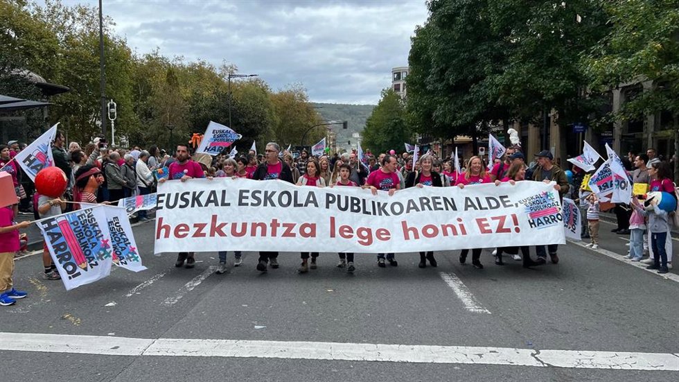 Ehige critica la "farsa" de los partidos en torno a una Ley de Educación que está "blindando un sistema que no funciona"