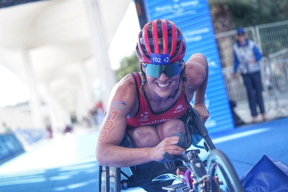 Eva Moral, tras ganar una prueba en la Copa del Mundo de triatlón paralímpico.