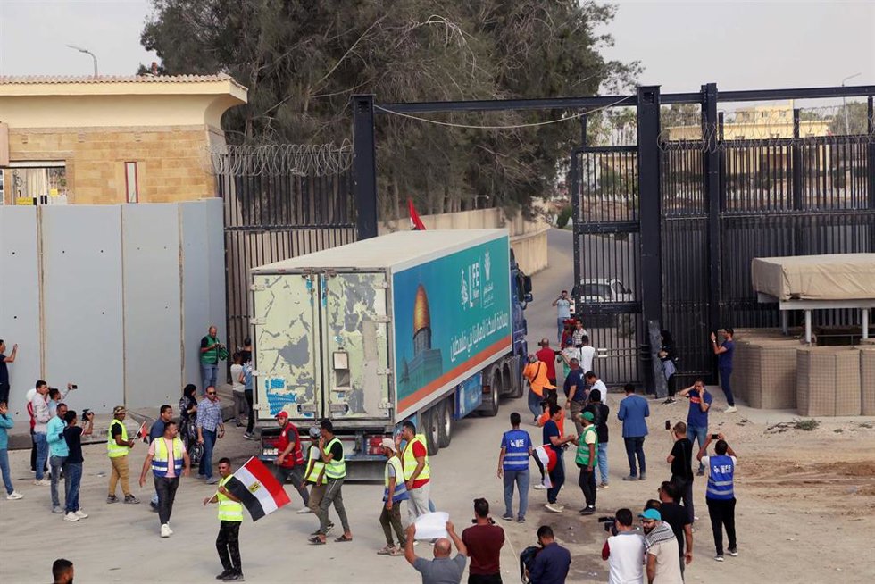 Un camión con ayuda humanitaria para la Franja de Gaza