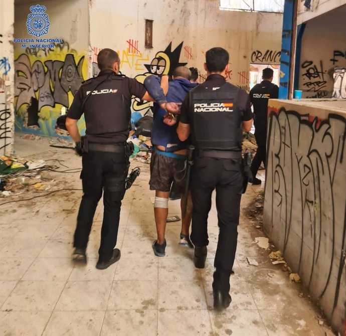 Agentes de la Policía Nacional detienen a un hombre por dos robos con violencia en días diferentes en Palma